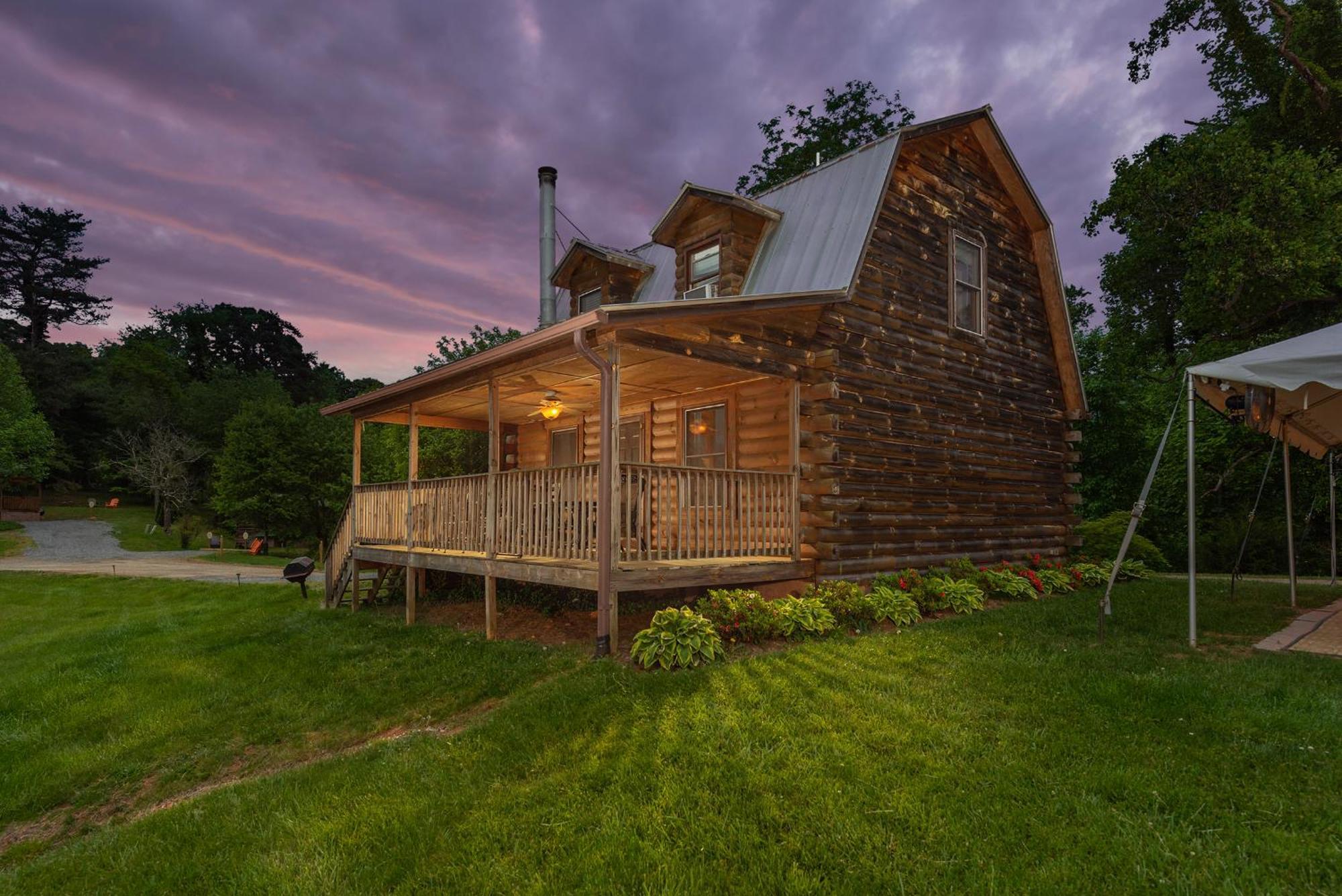 Engadine Inn And Cabins Candler Exterior foto