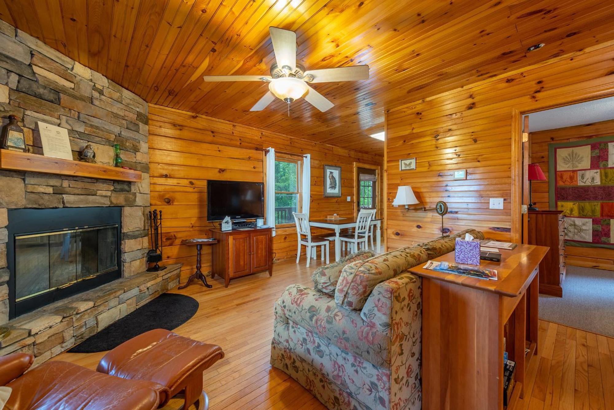 Engadine Inn And Cabins Candler Exterior foto