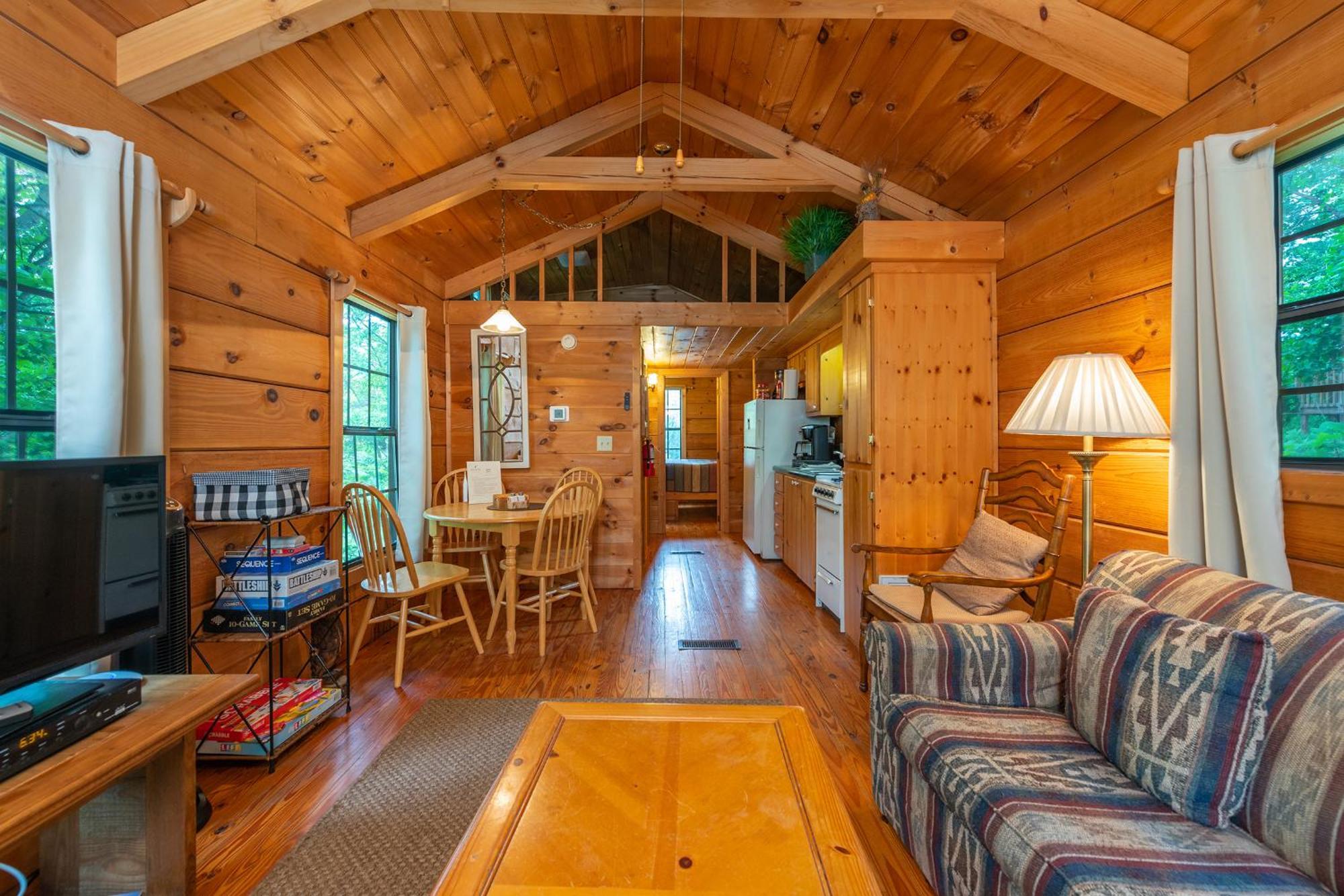 Engadine Inn And Cabins Candler Exterior foto